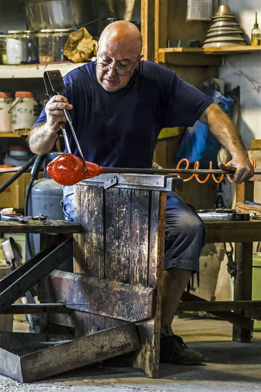 Murano,,Italy,-,August,,5,,2015:,Glass,Worker,In,Action